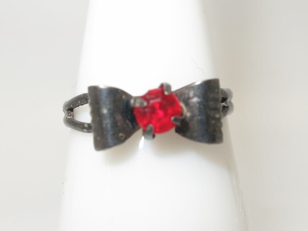 Small Adjustable Vintage Ring Red Stone Bow Shape Size 6 - Picture 1 of 11
